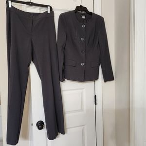 Grey Pantsuit Great Condition Size 4.Button Down Top/Jacket(lined) straight pant
